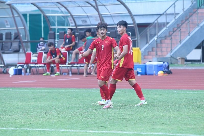 Quốc Việt gỡ hòa cho U19 Việt Nam