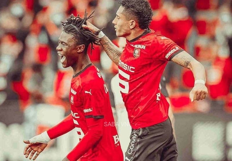 Raphinha và Camavinga ăn mừng với nhau trong màu áo Stade Rennais