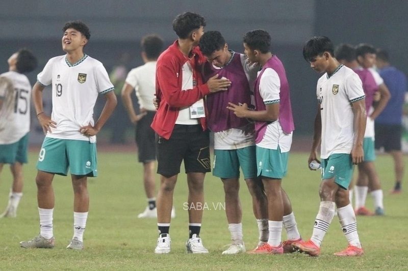 Các cầu thủ U19 Indonesia tỏ ra thất vọng dù thắng đậm U19 Myanmar ở lượt trận cuối cùng